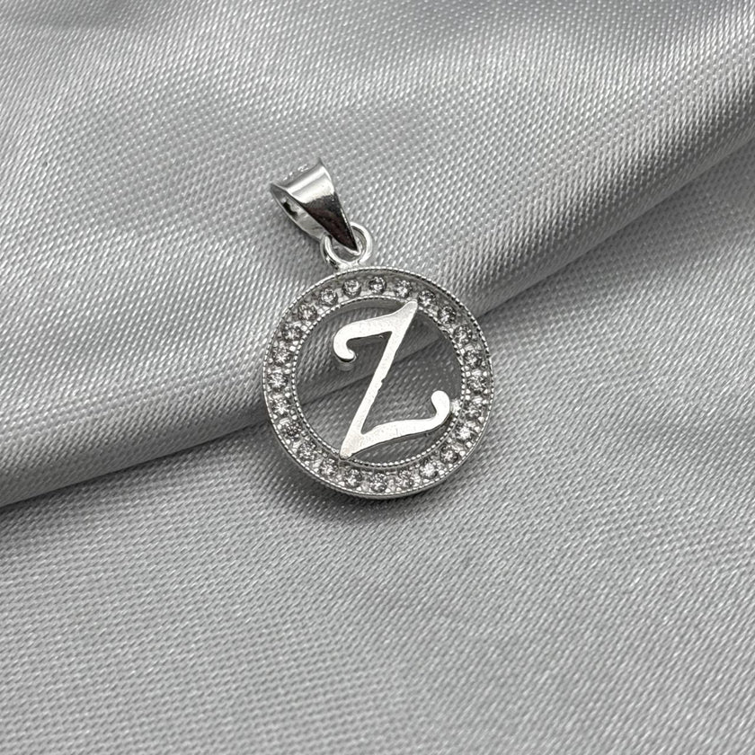 #D495 - Dije Circular De Letra Con Zirconia Plata - A09/2.2