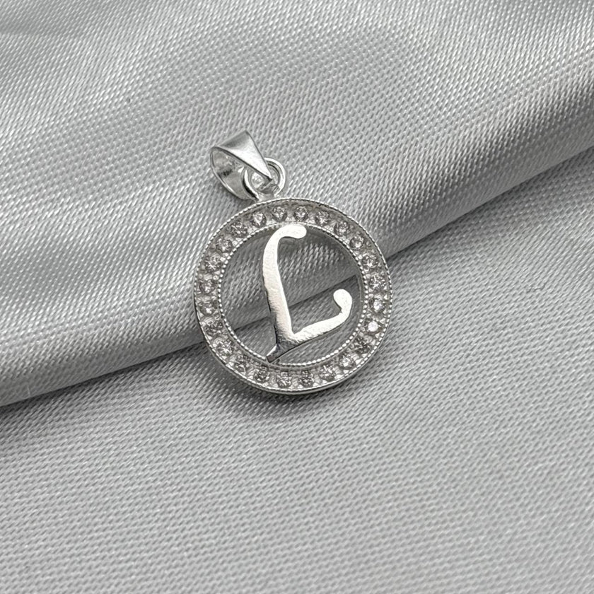 #D495 - Dije Circular De Letra Con Zirconia Plata - A09/2.2