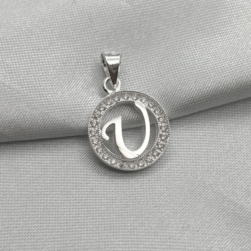 #D495 - Dije Circular De Letra Con Zirconia Plata - A09/2.2