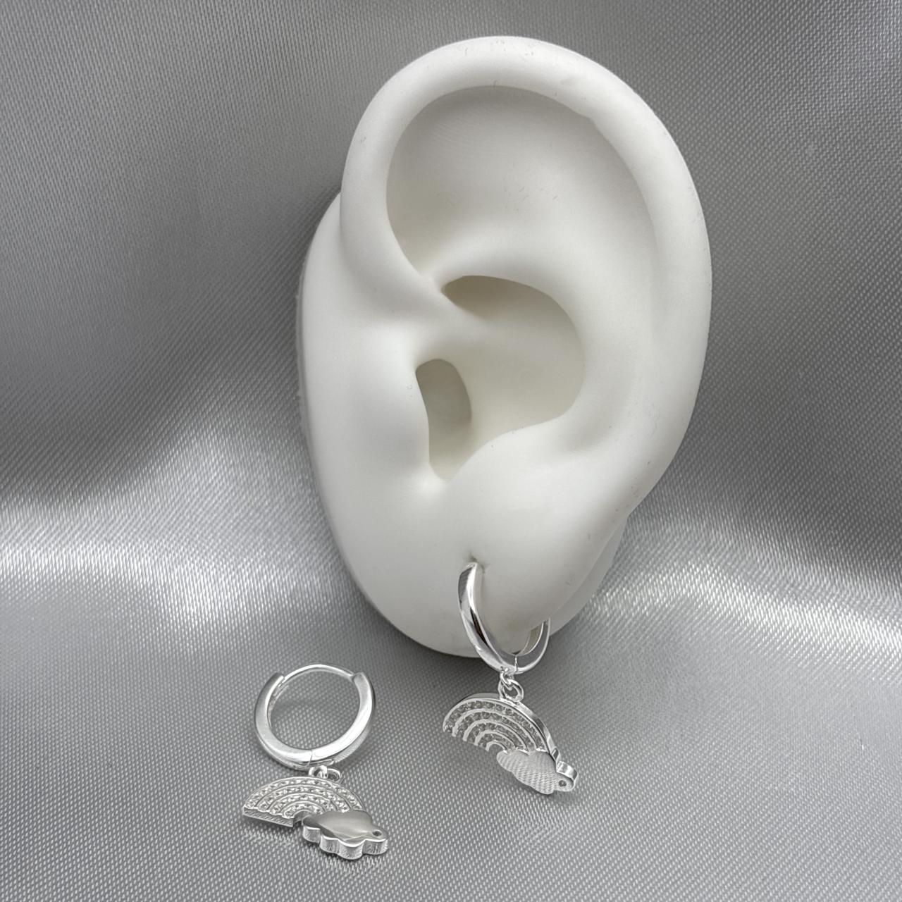 #H181 - Huggie Colgante De Arcoiris Con Nube Y Piedra Zirconia Plata - IP3.7