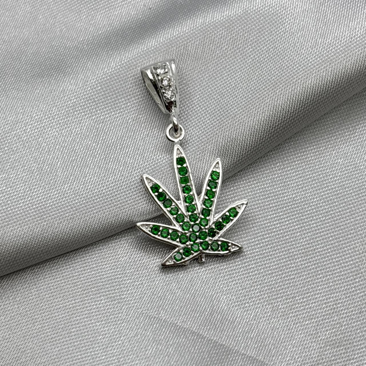 #D360 - Dije Cannabis Con Piedra Zirconia De Plata - A13/3.5