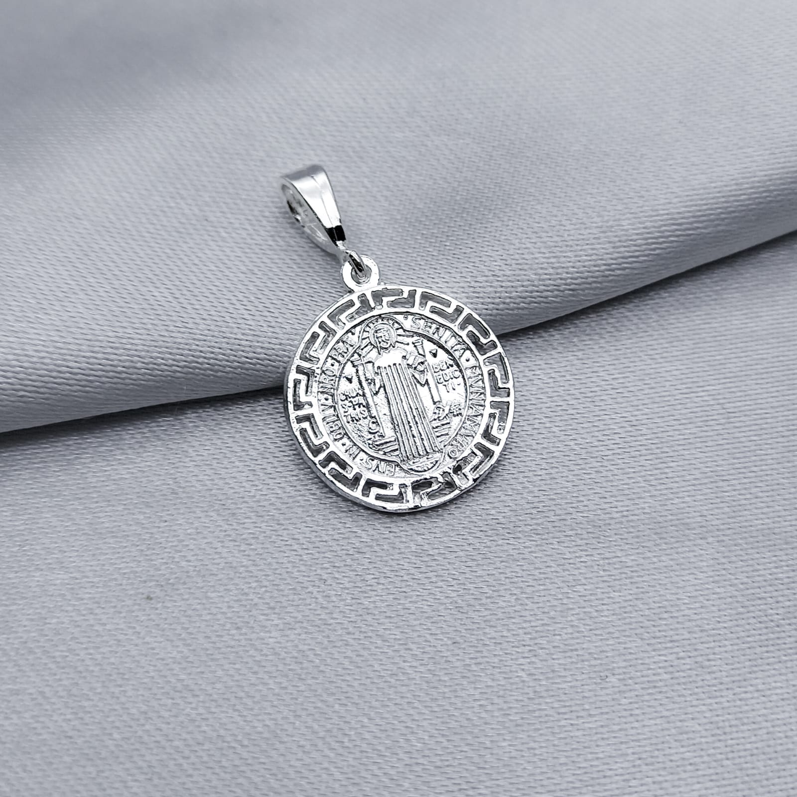 #D724 - Dije Medalla San Benito Plata - A09/3.3