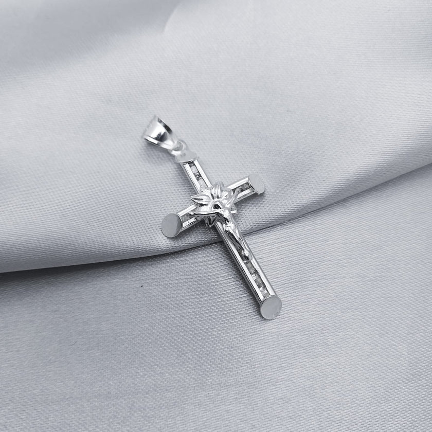 #D704 - Dije Crucifijo Con Zirconia Plata - A08/4.1