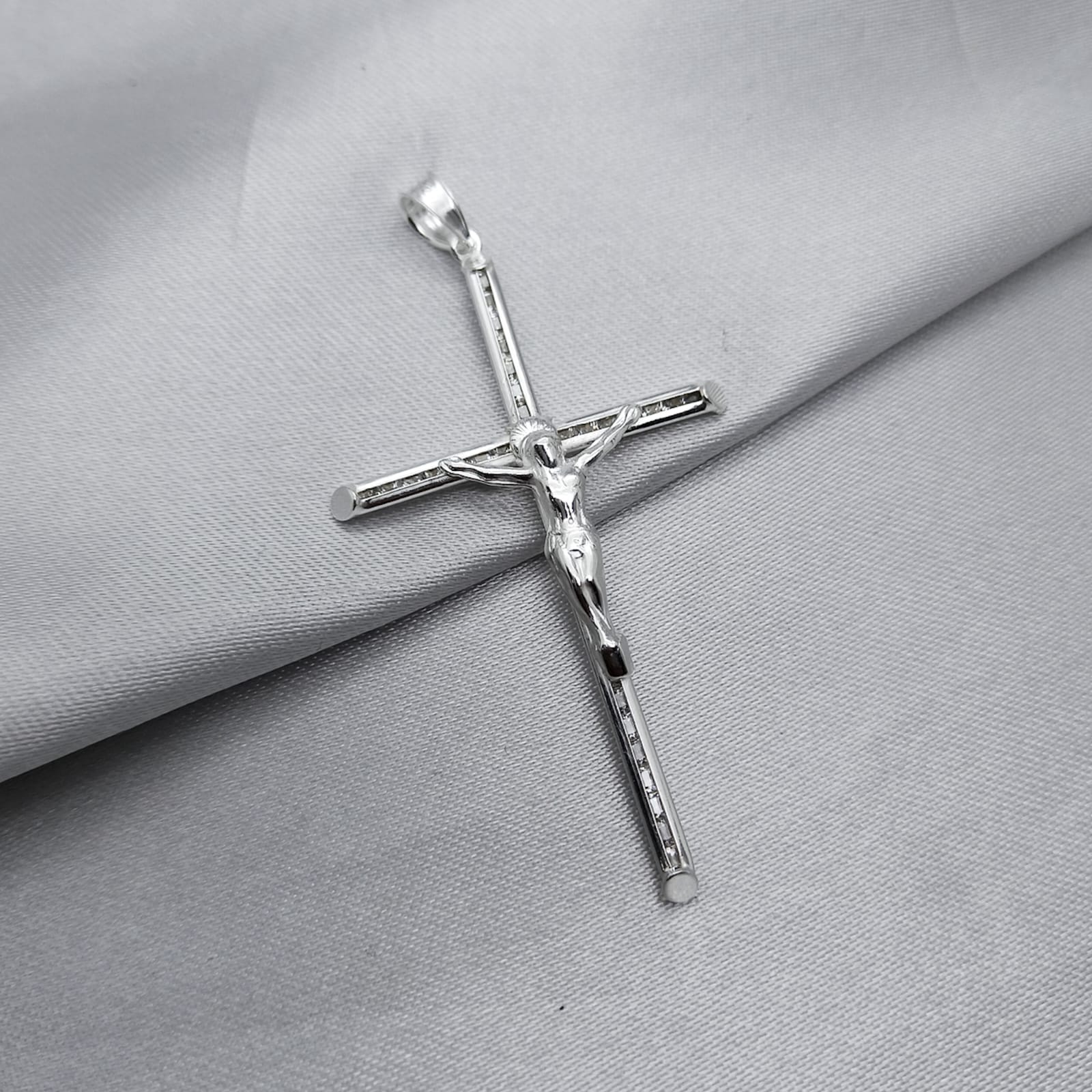 #D423 - Dije Crucifijo Piedra Zirconia Plata - A12/2.3