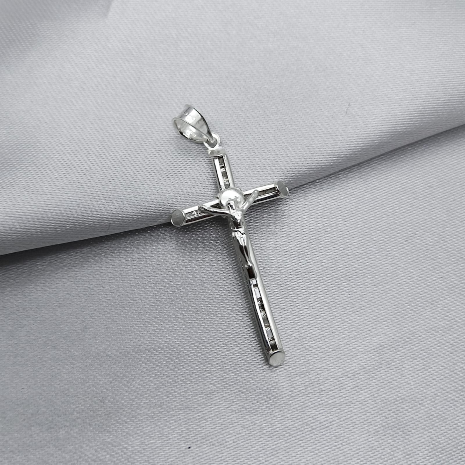 #D423 - Dije Crucifijo Piedra Zirconia Plata - A12/2.3