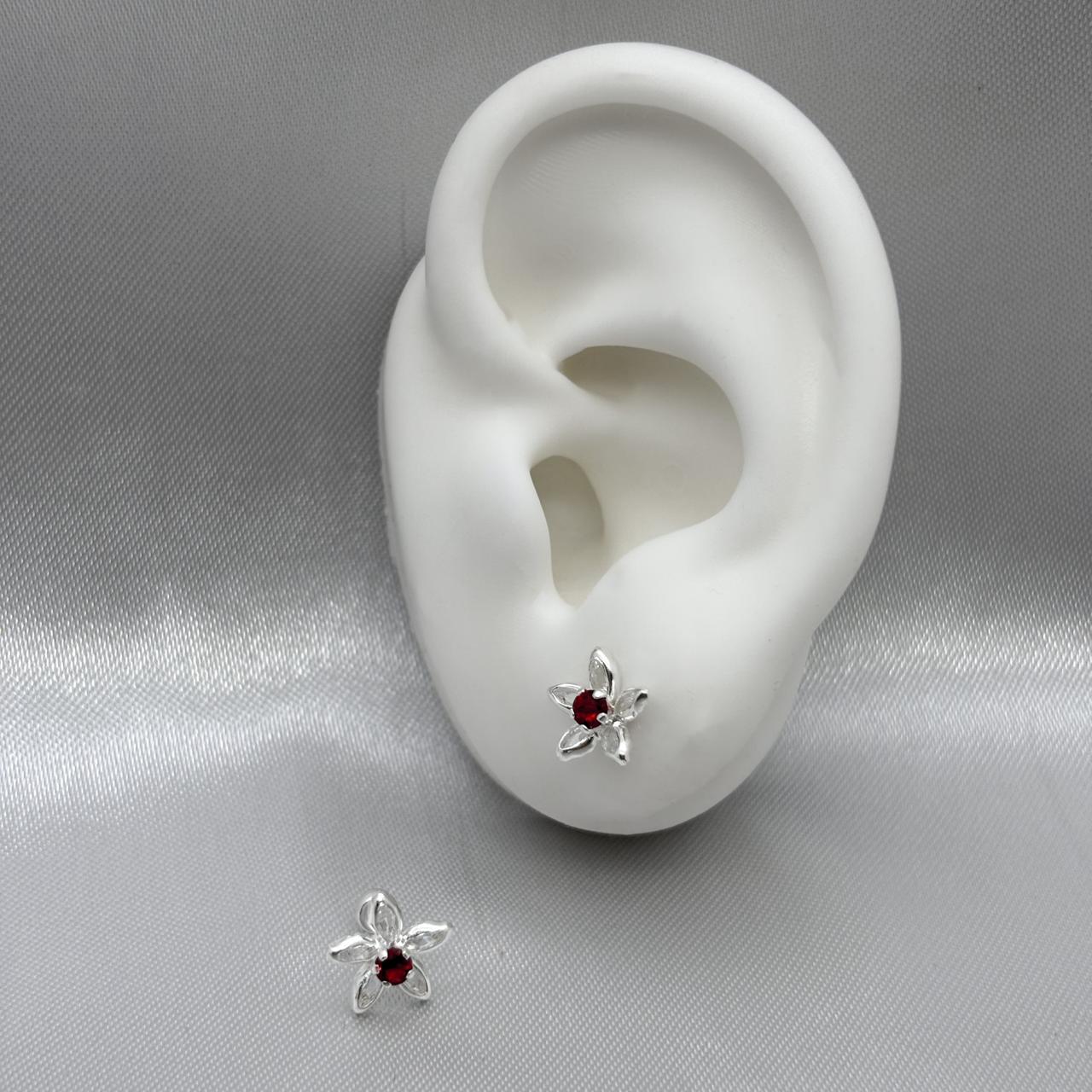 #BR309 - Broquel Flor Con Piedra Zirconia Plata - F72/