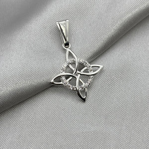 #D620 - Dije Nudo De Bruja Con Ziroconia Plata - A09/1.7