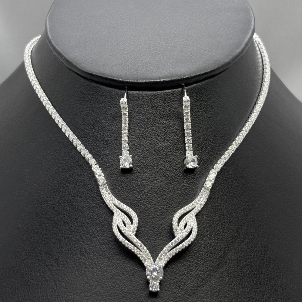 #J128 - Juego Gargantilla Y Aretes Con Zirconia Plata - B12/13.7