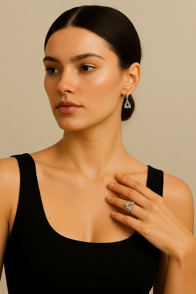 #J103 - Juego Huggies Y Anillo Triqueta De Plata - B18/10.3