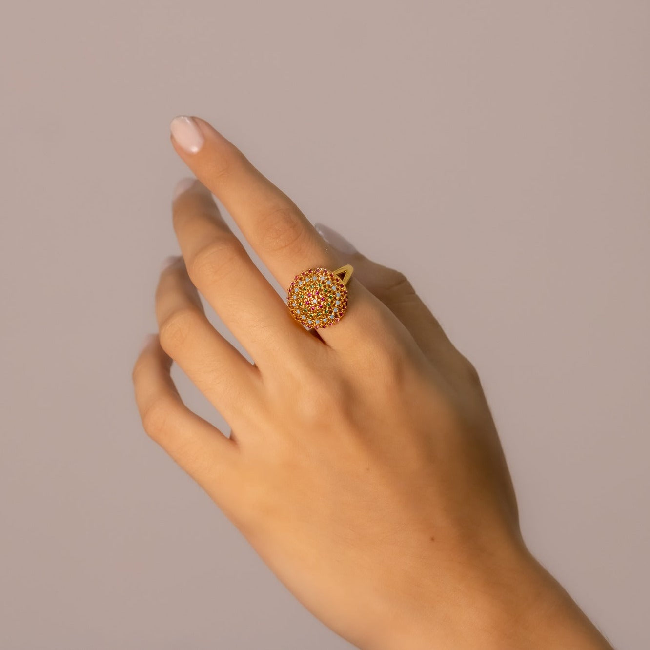 #AOL112 - Anillo Circular Con Piedras Ajustable De Oro Laminado De 18k