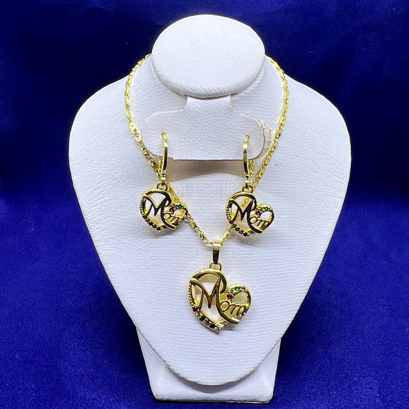 #JOL111 - Juego Gargantilla Y Huggie Corazón Mom De Oro Laminado De 18K - LA040/